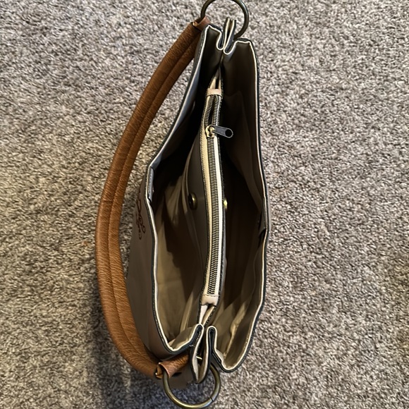 Tan/brown faux leather purse with initials KRS / Like new / Marleylilly brand - Picture 4 of 5